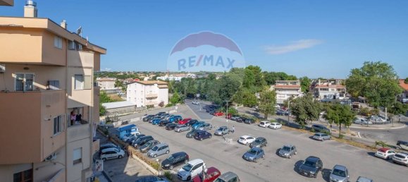 3-salle Appartement à Francavilla al Mare, Italy No. 278918 12