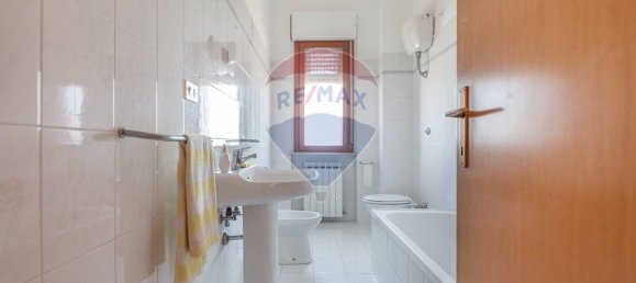 3-salle Appartement à Francavilla al Mare, Italy No. 278918 7