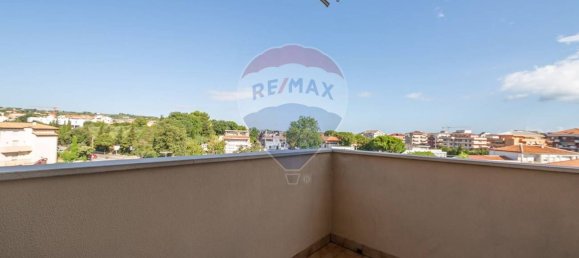 3-salle Appartement à Francavilla al Mare, Italy No. 278918 10