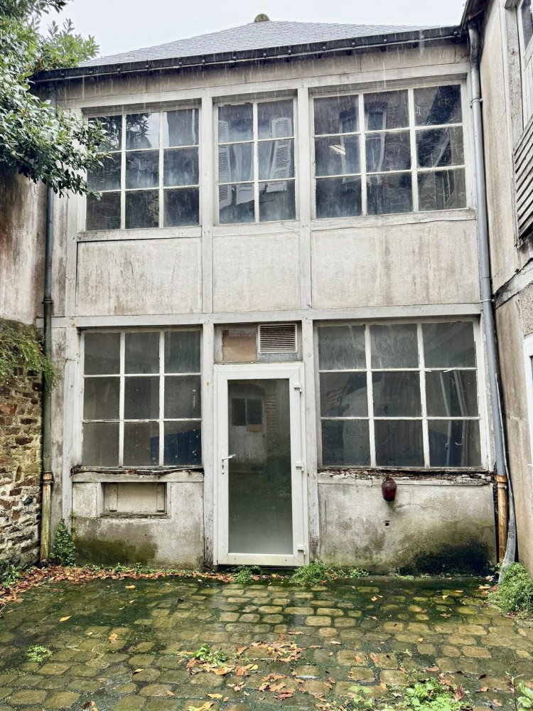 458m² Building in Vannes, France No. 274276