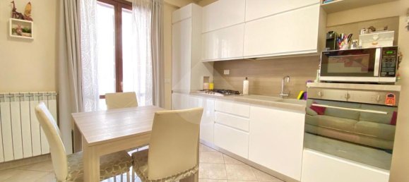 2 rooms Apartment in Rome, Italy No. 296440 6