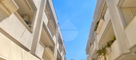 2 rooms Apartment in Rome, Italy No. 296440 2