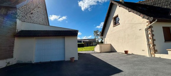 2 bedrooms House in Manche, France No. 358730 2