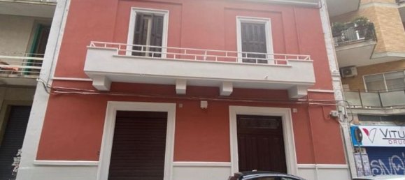 Gewerbliche Immobilie in Bari, Italy 142m², Nr. 254286 2