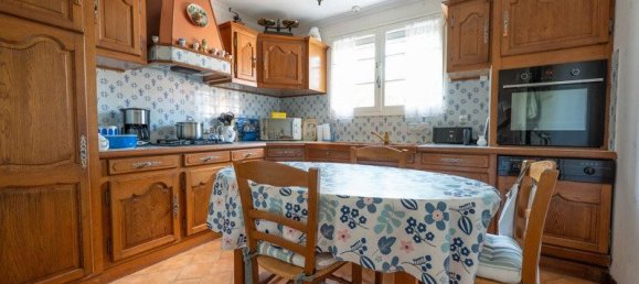 3 bedrooms House in Charente-Maritime, France No. 296107 3