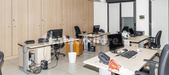 Escritório de 5 divisões em Sassari, Italy N.º 84438 8