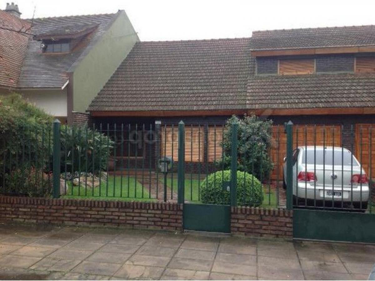 5 bedrooms House in Moron, Argentina No. 11798