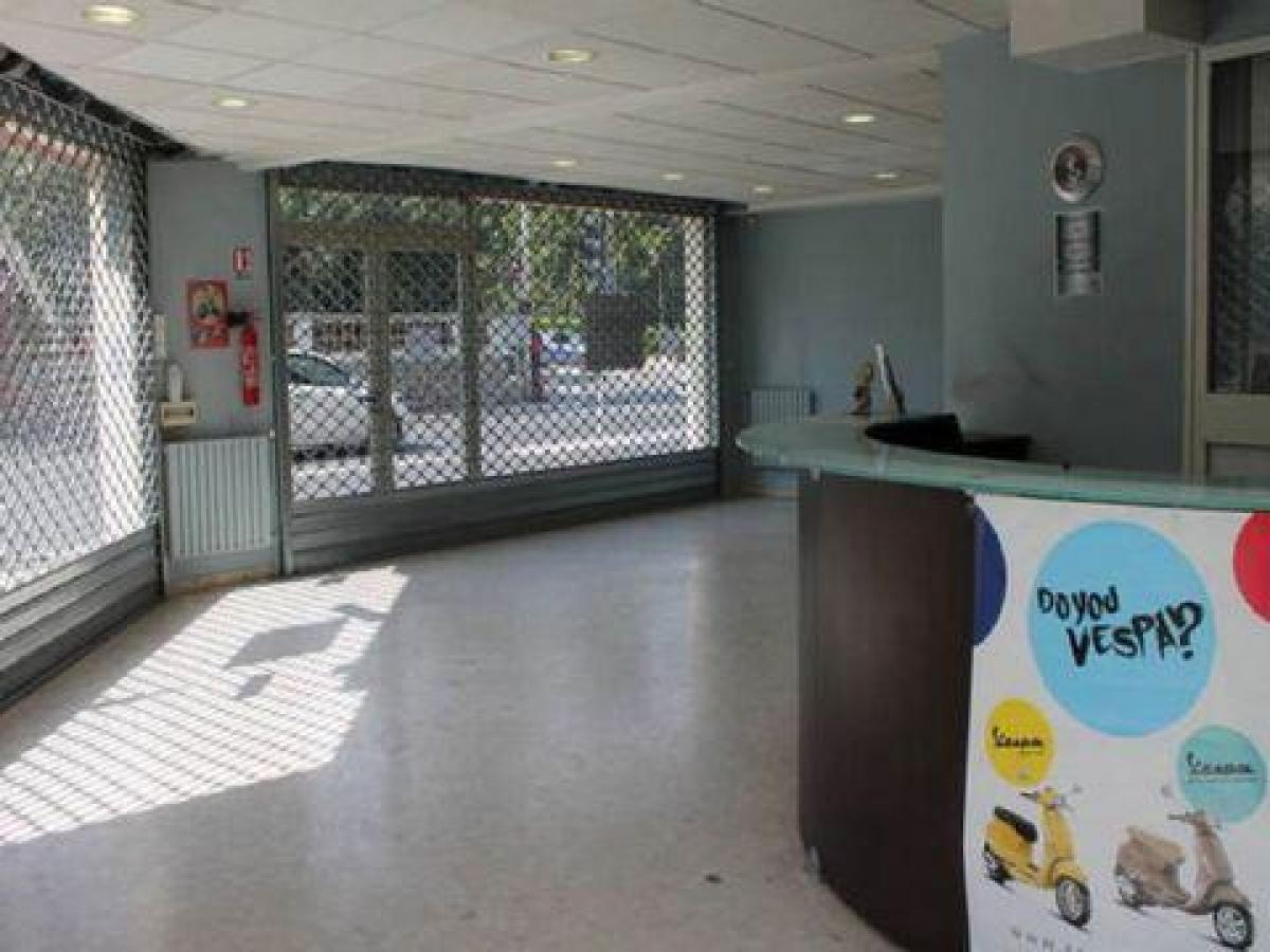 Фабрика 200м² в Валлорис, Франция № 17795