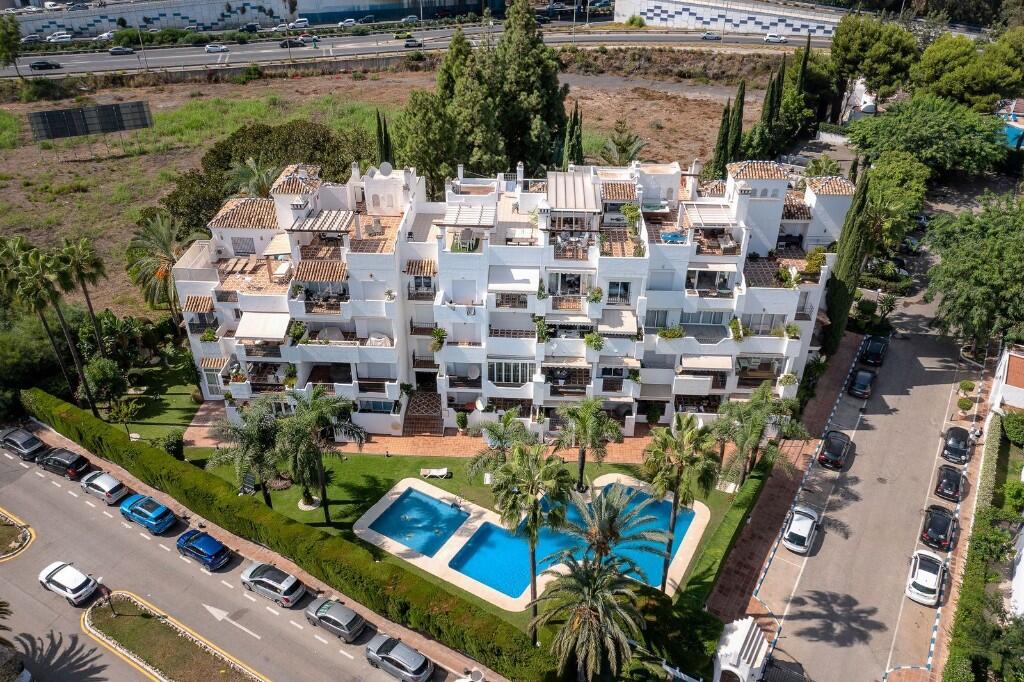 2 bedrooms Penthouse in Marbella, Spain No. 136790
