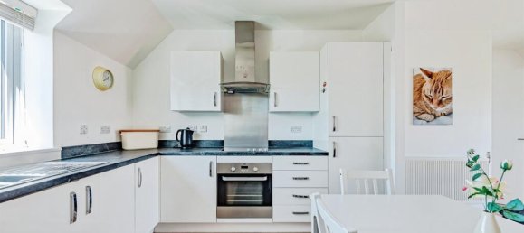 2 bedrooms Apartment in Crawley, United Kingdom No. 6276 2