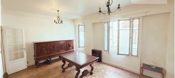 2 bedrooms Apartment in Paris, France No. 334742 3