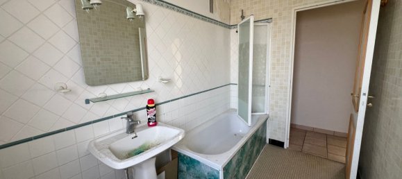 2 bedrooms Apartment in Bourges, France No. 214947 4