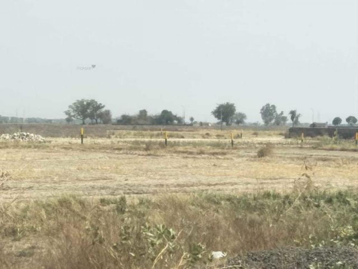  قطعة أرض في Aligarh, India رقم 36621