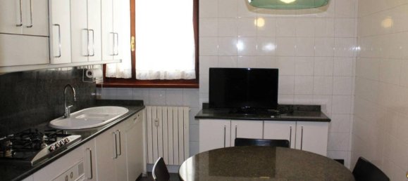 5 rooms Apartment in Turin, Italy No. 38039 2