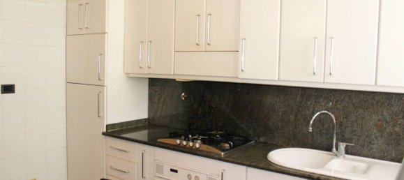 5 rooms Apartment in Turin, Italy No. 38039 3