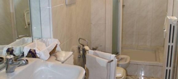 5 rooms Apartment in Turin, Italy No. 38039 17