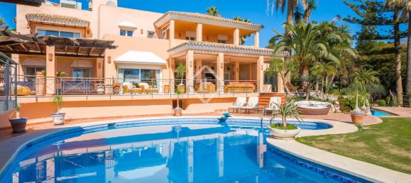 8 bedrooms Villa in Estepona, Spain No. 24212 3