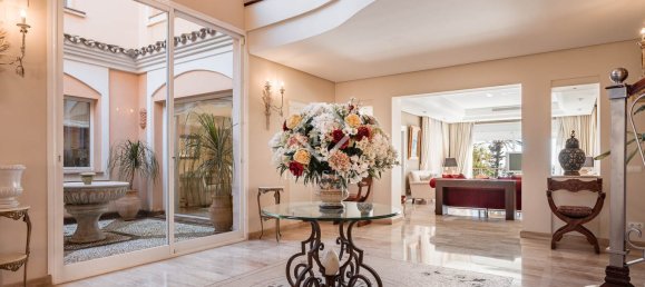 8 bedrooms Villa in Estepona, Spain No. 24212 4