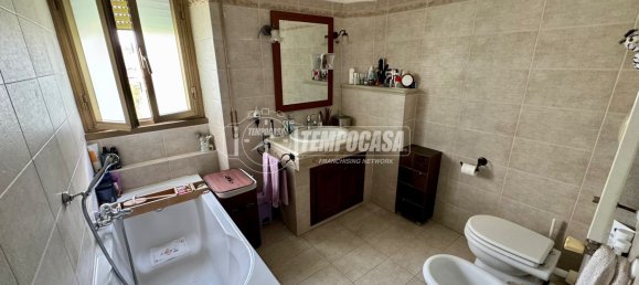 Apartamento de 2 dormitorios en Rome, Italy No. 372840 5