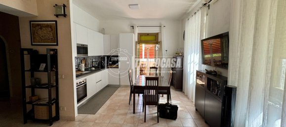 Apartamento de 2 dormitorios en Rome, Italy No. 372840 3
