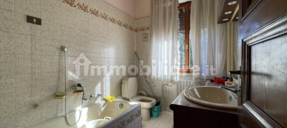 5 bedrooms Villa in Lucca, Italy No. 13876 3