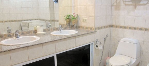 2 bedrooms Condo in Pattaya, Thailand No. 1440 12