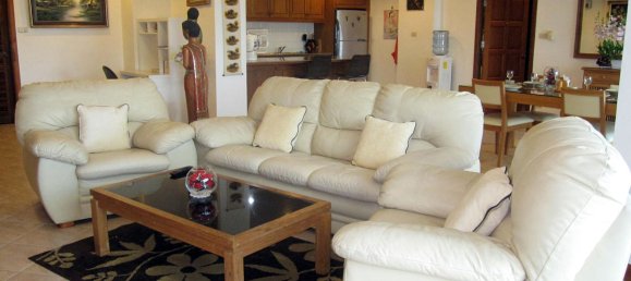 2 bedrooms Condo in Pattaya, Thailand No. 1440 4