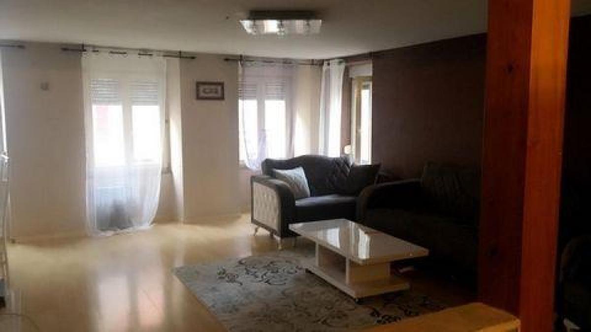 Apartamento de 3 dormitorios en Thann, France No. 33273