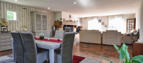 5 bedrooms House in Cast, France No. 206148 3