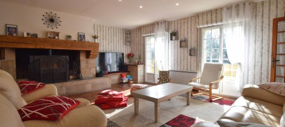 5 bedrooms House in Cast, France No. 206148 5