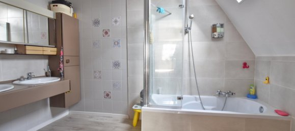 5 bedrooms House in Cast, France No. 206148 8