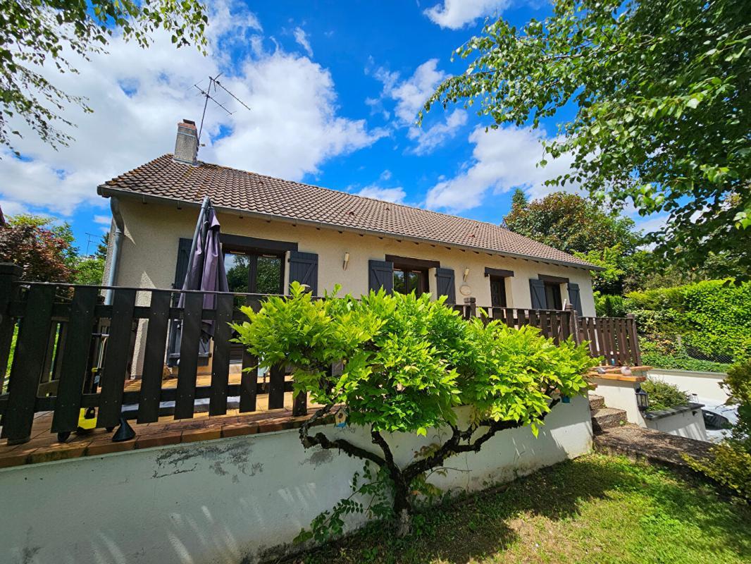 Casa de 3 dormitorios en Bourges, France No. 259641