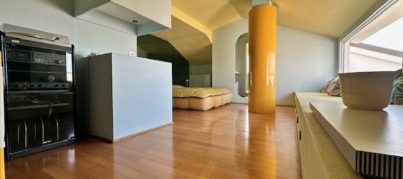 3 bedrooms Penthouse in Camaiore, Italy No. 35727 35