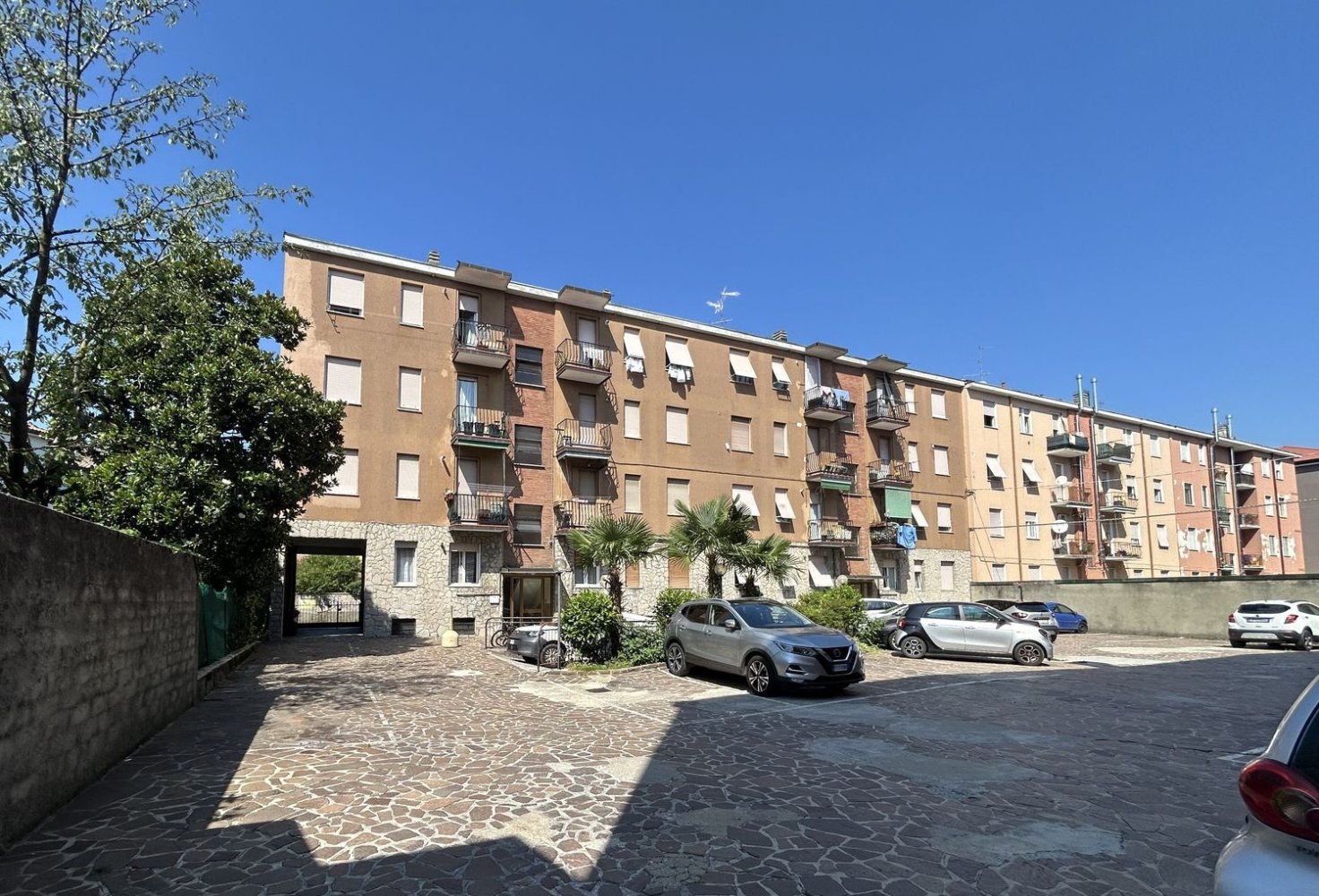 Apartamento de 3 habitaciónes en Carnate, Italy No. 334542