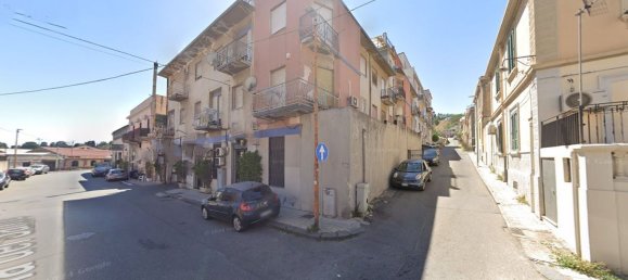 5 rooms Apartment in Messina, Italy No. 40885 4