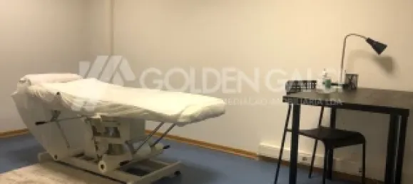 342m² Commercial property in Lisbon, Portugal No. 141621 17