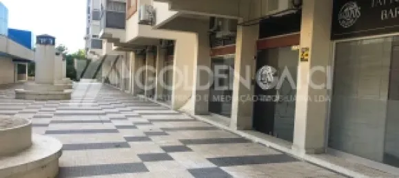 342m² Commercial property in Lisbon, Portugal No. 141621 2