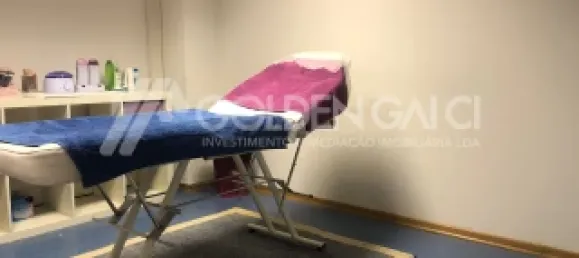 342m² Commercial property in Lisbon, Portugal No. 141621 8