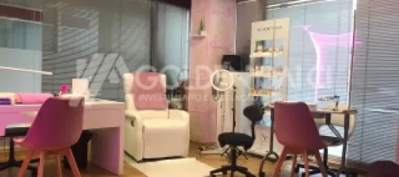 342m² Commercial property in Lisbon, Portugal No. 141621 7