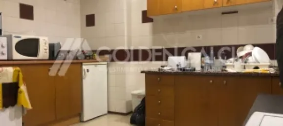 342m² Commercial property in Lisbon, Portugal No. 141621 13