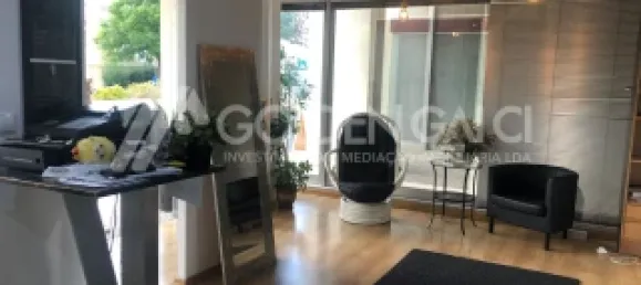 342m² Commercial property in Lisbon, Portugal No. 141621 10