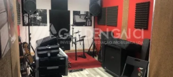 342m² Commercial property in Lisbon, Portugal No. 141621 19