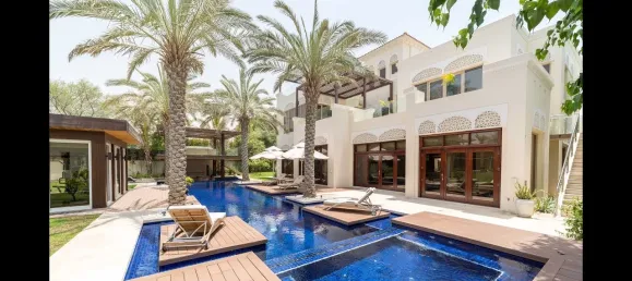 19 bedrooms Villa in Dubai, UAE No. 111253 3