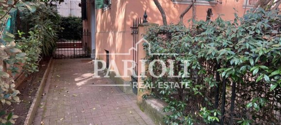 3 rooms Apartment in Rome, Italy No. 21568 2