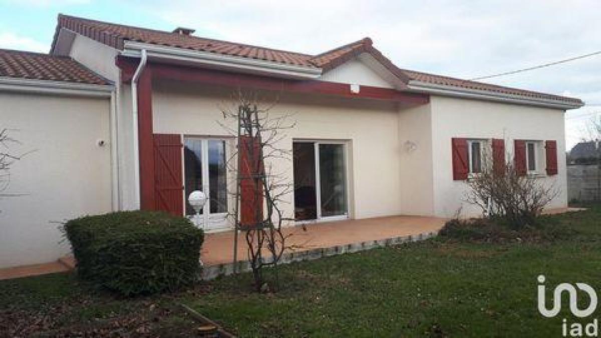3 bedrooms House in Horgues, France No. 29001