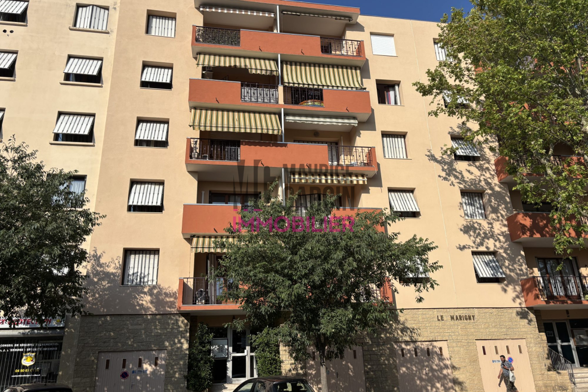3 rooms Apartment in Carpentras, France No. 285624