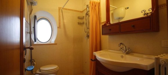 8-Zimmer Haus in Larciano, Italy, Nr. 114096 11