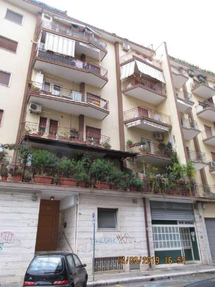 136m² Office in Bari, Italy No. 151941