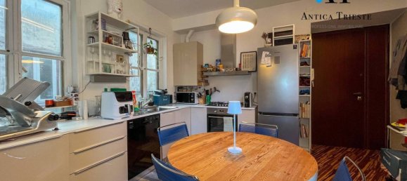 3 bedrooms Apartment in Trieste, Italy No. 374821 2