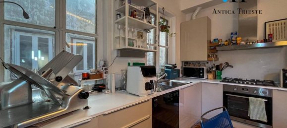 3 bedrooms Apartment in Trieste, Italy No. 374821 7